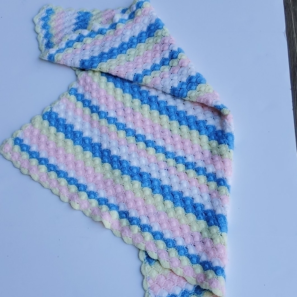 Handmade Grannycore Baby Blanket Shell Pattern